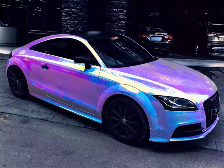 車身上的彩虹云 七彩鏡面電鍍改色膜，讓愛車脫胎換骨